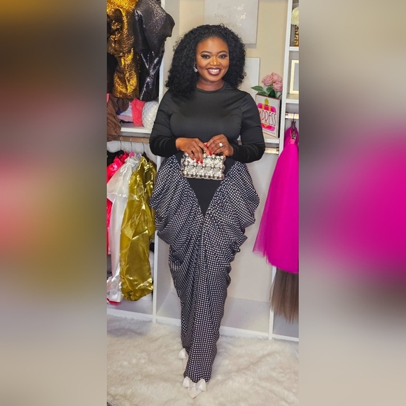 Chic Asymmetrical Black and White Dress - Picture 3 of 3